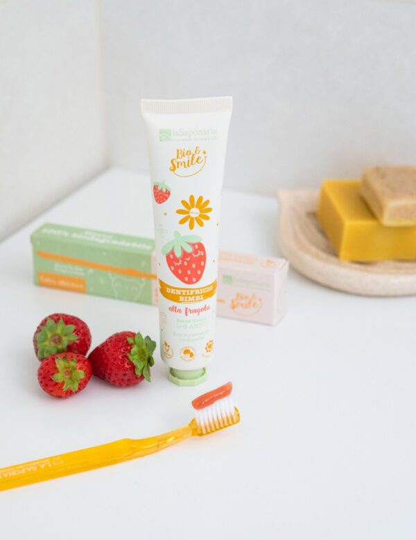 Dentifricio Lenitivo Bimbi Fragola - Bio Smile - La Saponaria