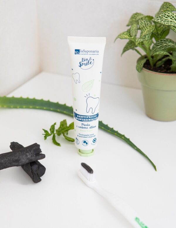 WonderWhite Toothpaste Mint & Charcoal - Bio Smile - La Saponaria
