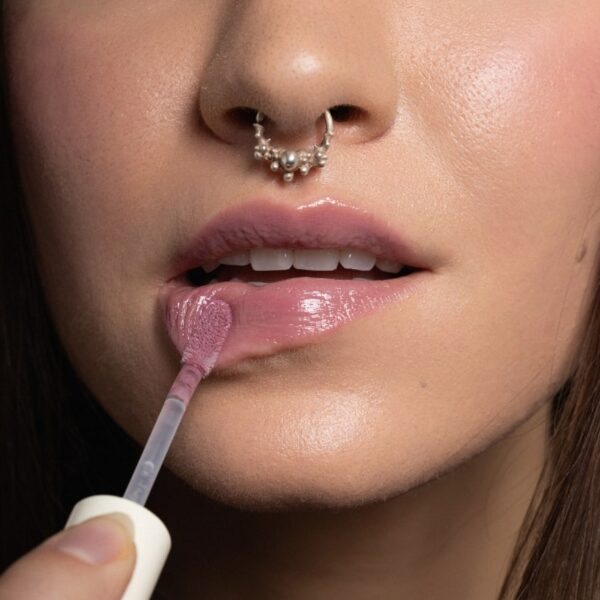 Nourishing Lip Gloss 624 Iceberry - Uoga Uoga - immagine 3