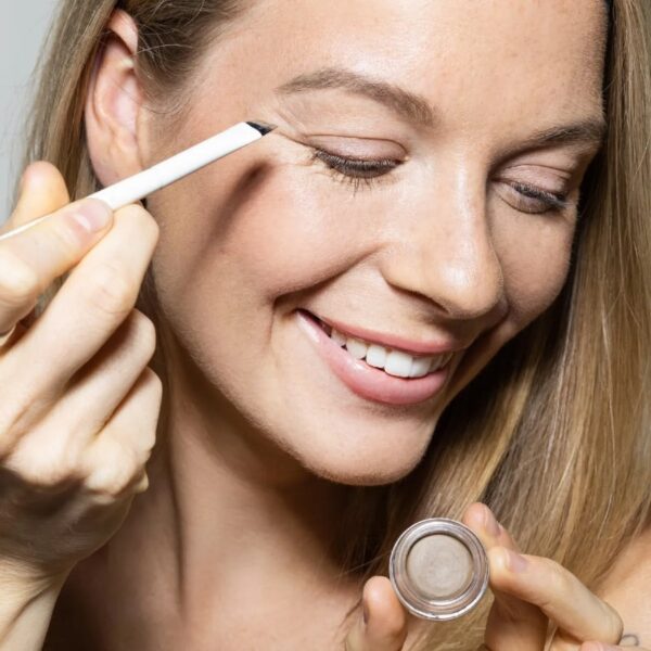 Eyebrow Pomade - Tinta in crema per sopracciglia "Pebbles and salt" - Uoga Uoga - immagine 2