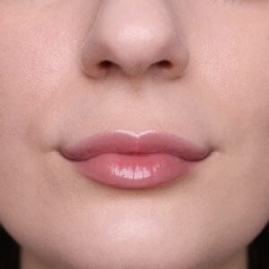 Balmy Gloss 06 Good Vibes Rosa Ciclamino con Charm Ape + Fiore - puroBio